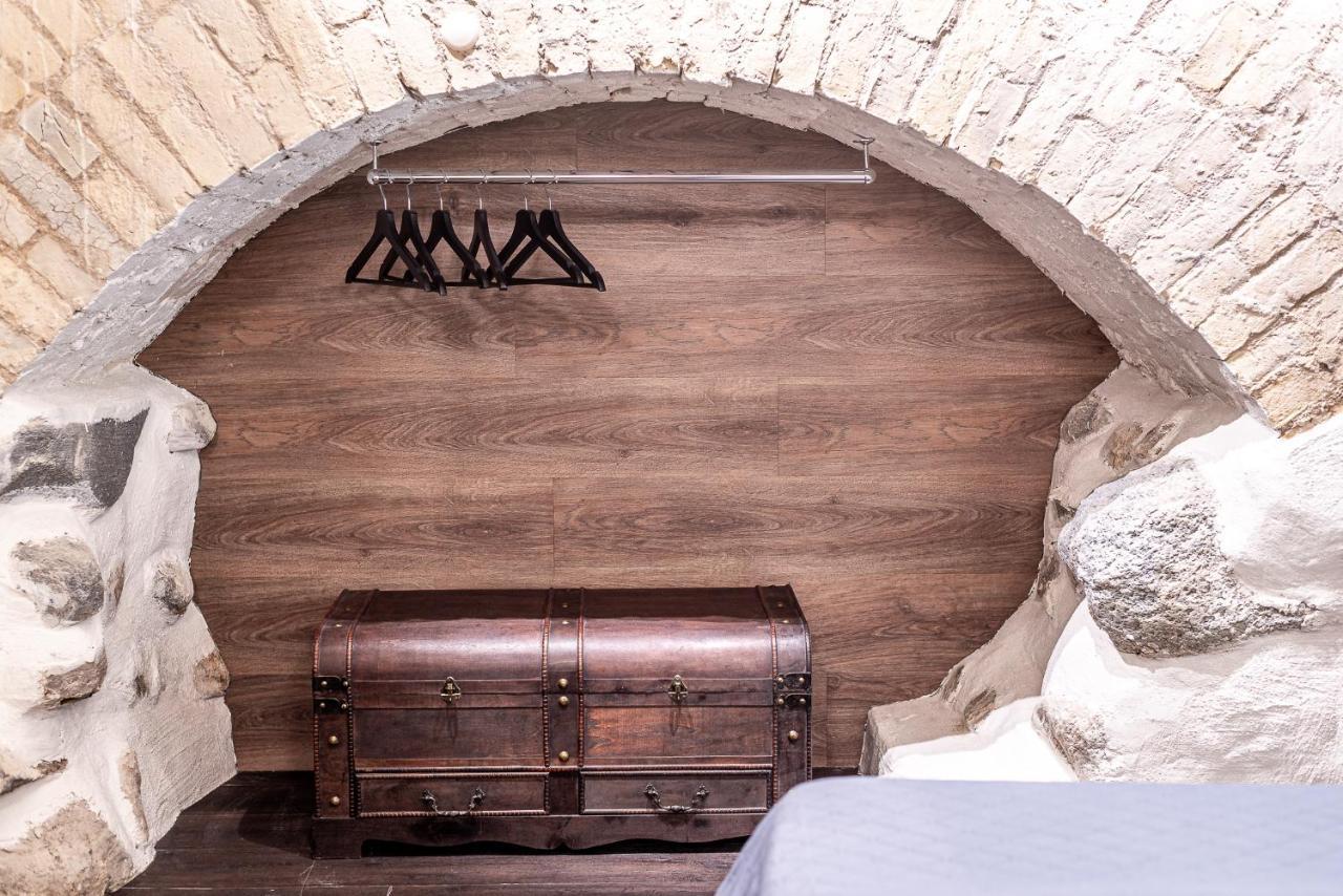 Unesco Hidden Arches - Restored 3 Bedroom Apartment In The Historic Pilies St. 维尔纽斯 外观 照片