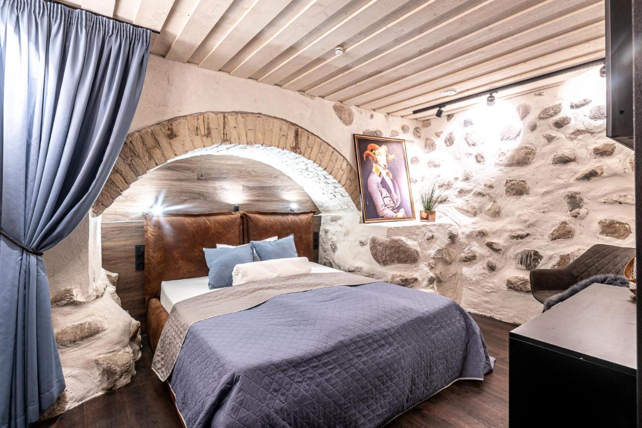 Unesco Hidden Arches - Restored 3 Bedroom Apartment In The Historic Pilies St. 维尔纽斯 外观 照片