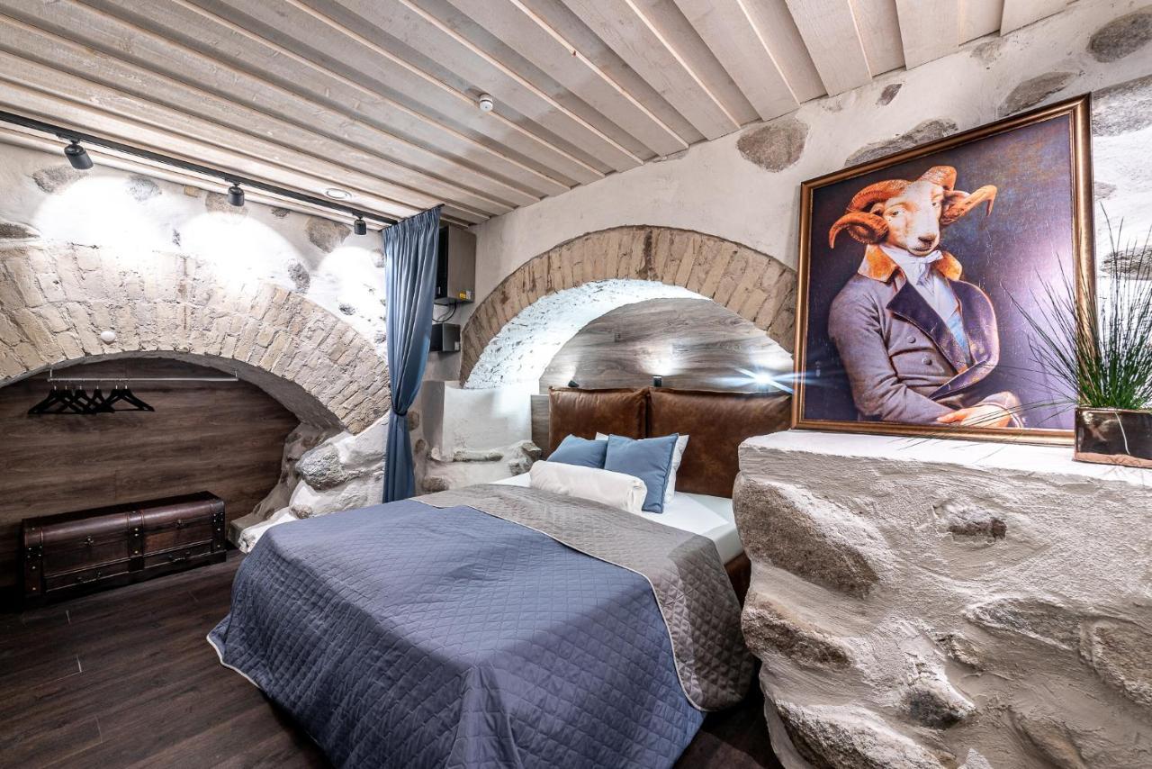 Unesco Hidden Arches - Restored 3 Bedroom Apartment In The Historic Pilies St. 维尔纽斯 外观 照片